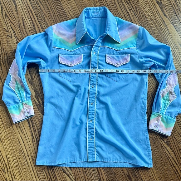 Vintage Western Shirt with Pastel Accents - Picture 2 of 4